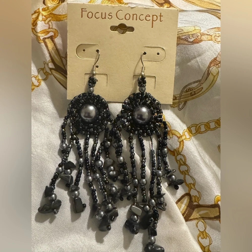 Focus Concept elegant black